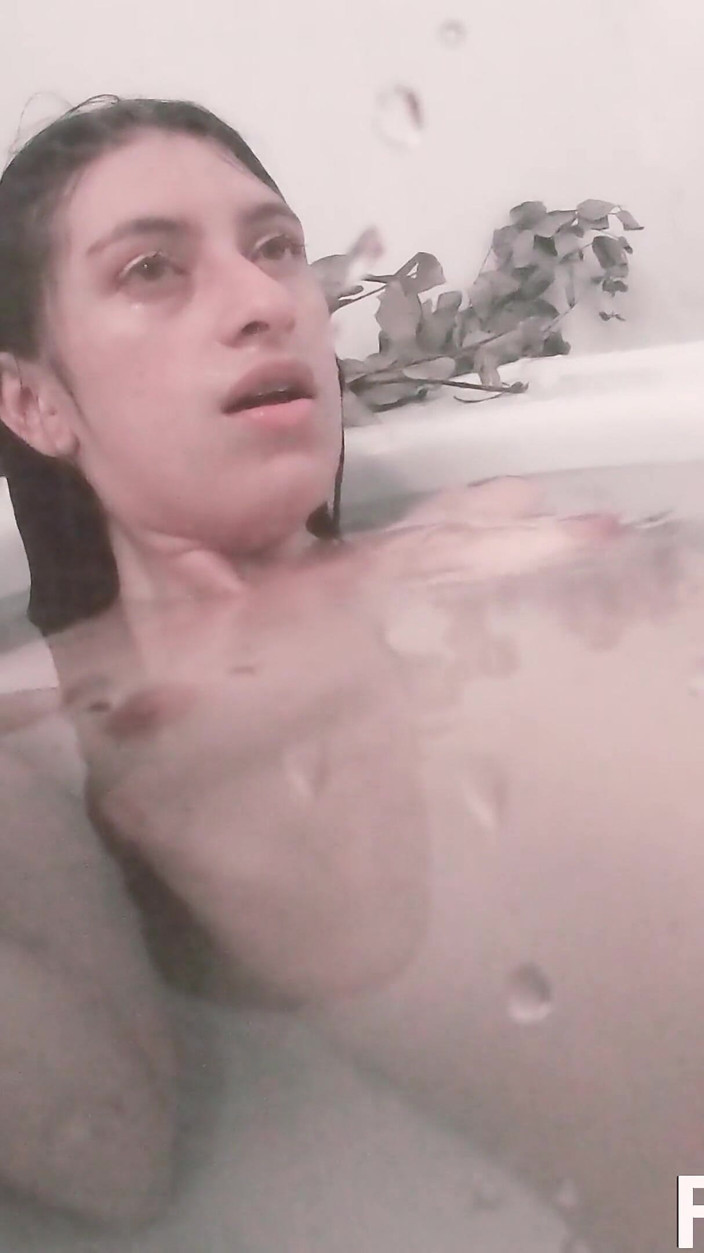Fucked fetish: 4k mia banheira totalmente nua lindas contrações de cabelo molhado