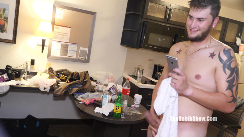 The Habib Show: 2부. 아름다운 이인종 간 섹스 삼각형을 만나보세요