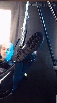 Pișare tare în cauciuc