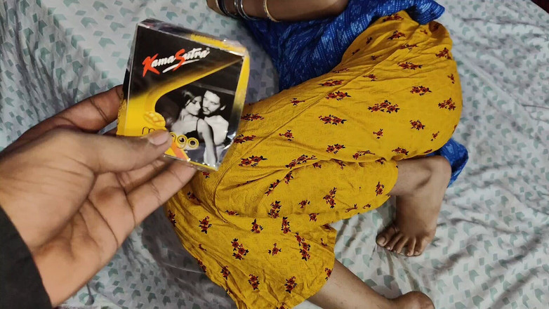 KavitaBhabhi: Vond een condoom in Kavita's tas, daarna neukte ik haar