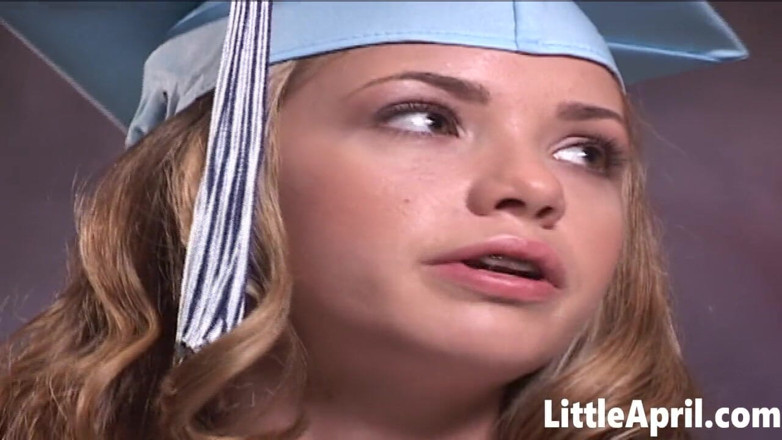 Little April: Dzień ukończenia szkoły dla małego kwietnia