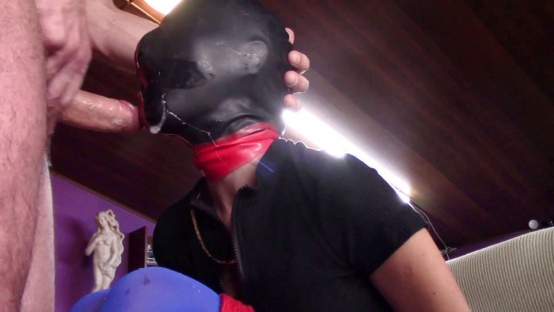 LauraOnHeels: Eu estou amarrado e com capuz em salto alto e...