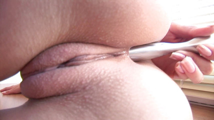 Uncklefred: Jus pepek pada tingkap