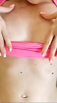 Mina hårda perfekta bröstvårtor massage hemlagad amatörsexywife