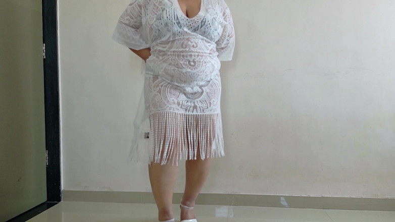 Hot Pavitra: Gulabi Aakhe Aur Gulabi Chut Kom Mee