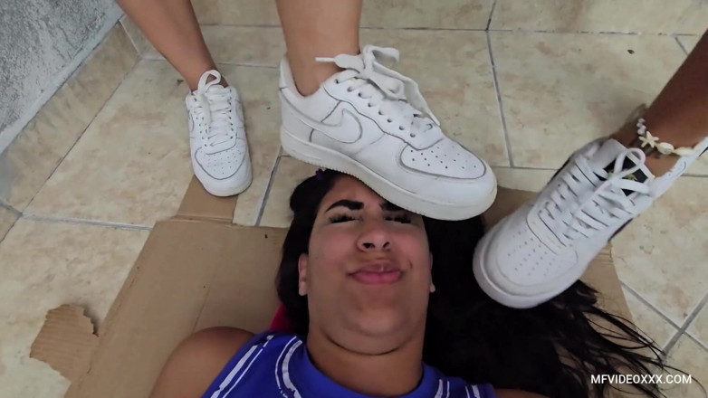 MF Feet: Clean My Beautiful Soles