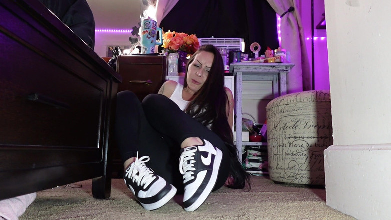 Raven Willow: Ketagih dengan My Nikes