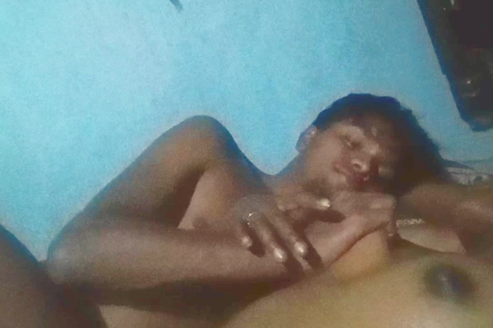 Ankush830: Indická nevlastní sestra ukazuje její prsa a svedla mě na šukání