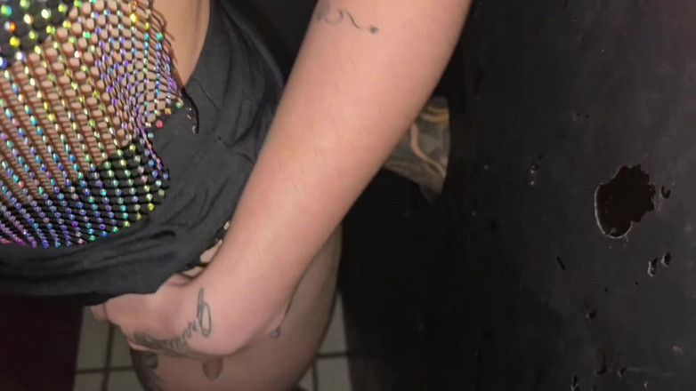 Jenni Faria: Ik ging met mijn vriendje naar de kijkgatcabine en hij...