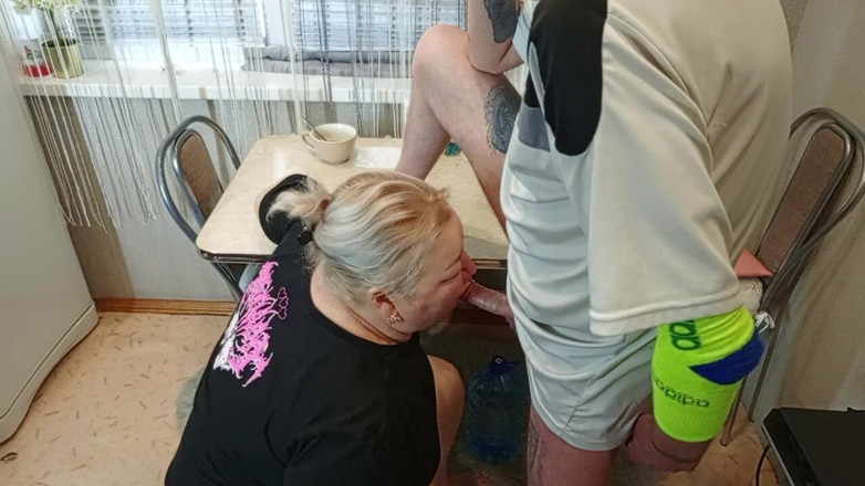 Zona901: Pada waktu petang, saya mengongkek jiran saya di dalam mulut...