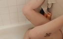 Kitten girl next door: Kittengirl Pisses on Herself for the First Time in Tub
