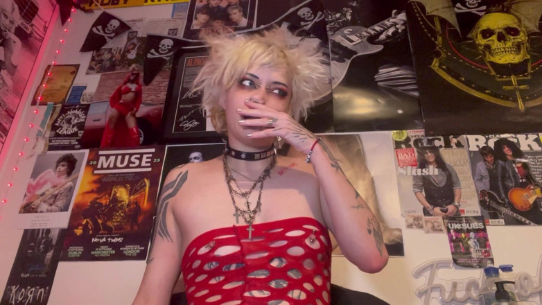 Glitterqueen1999: Stepsis Glitterqueen1999 Wants to Try Deepthroat and Anal Taboo Lipstick...