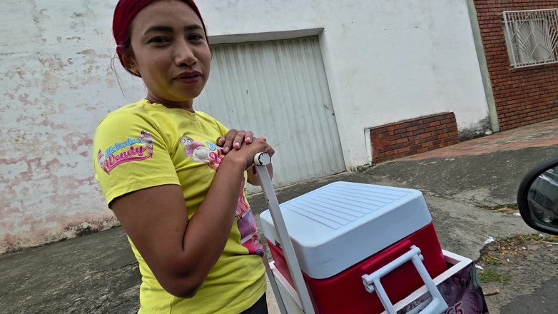 Dionino-S: I Convinced This Saleswoman to Get in My Car