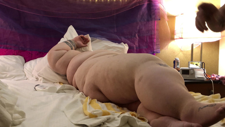 MistressWriggler: When Pampering Turns to Perving! Fit Girl Can’t Help but...