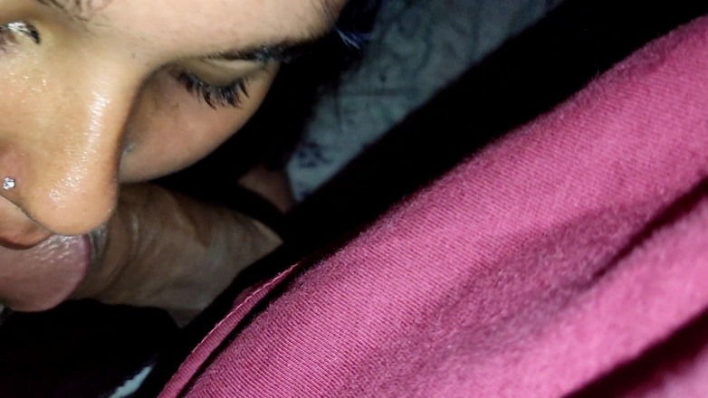 FANTASIAHARDCORESEX: 틴더에서 나를 발견한 의붓여동생과 나는 그에게 펠라를 주어야 했기 때문에 그는 말을 하지 않았다.