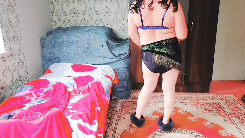 Kitty_Cross: Muhteşem trans güzellik yuvarlak aynada kıllarını fırçalıyor