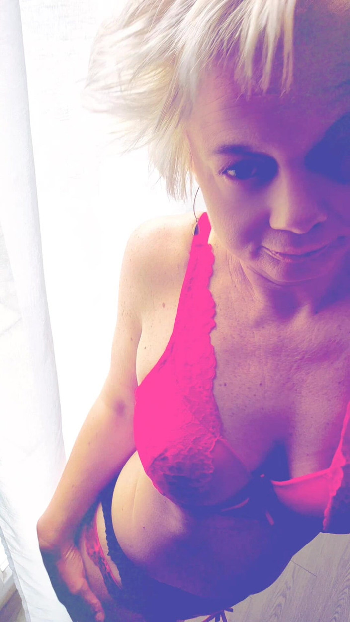 Sofy13: Sexy în roșu și negru