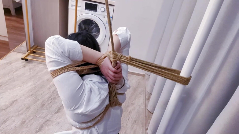 OrangeXXOO: 电击鞭打