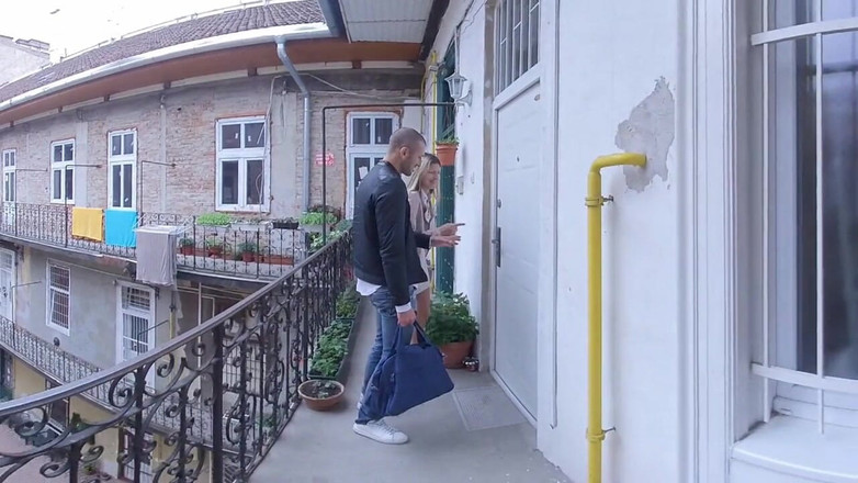 Ferrero anal experience: वह उसे एक अपार्टमेंट किराए पर देना चाहती है और वह उसे अपने विशाल लंड के साथ भुगतान करता है