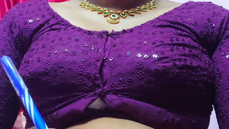 Desi Mohini: Băiatul face sex cu prietena surorii sale vitregă