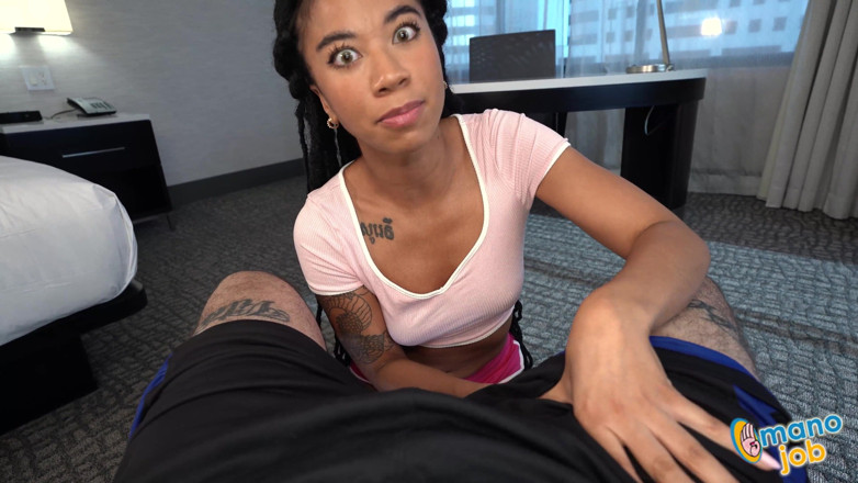 Mano Job: Fitness Dick in Her Hands