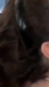 En tenue d’étudiante, une grosse bite noire me baise la bouche et la grosse chatte