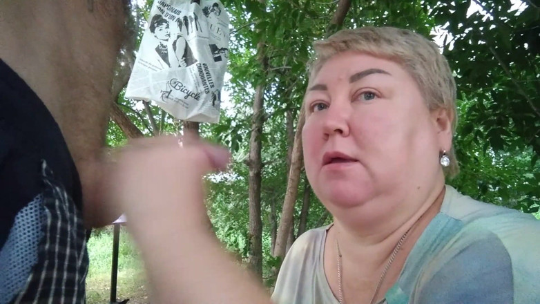 Zona901: Jerking off my cock under the trees after work