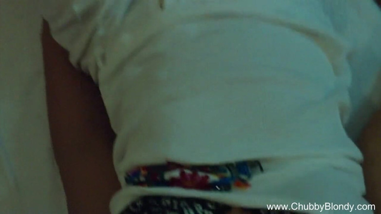 Chubby Blondy: Homemade blowjob from chubby slut