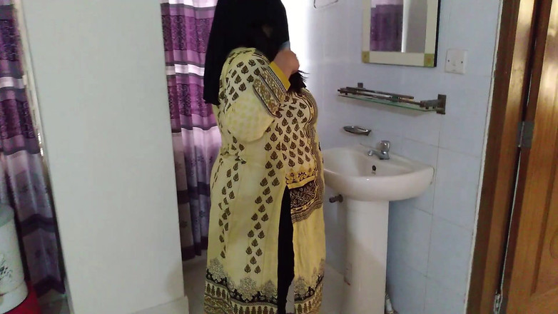 Aria Mia: 大屁股少女被邻居干 - 胖美女性感拼贴女孩