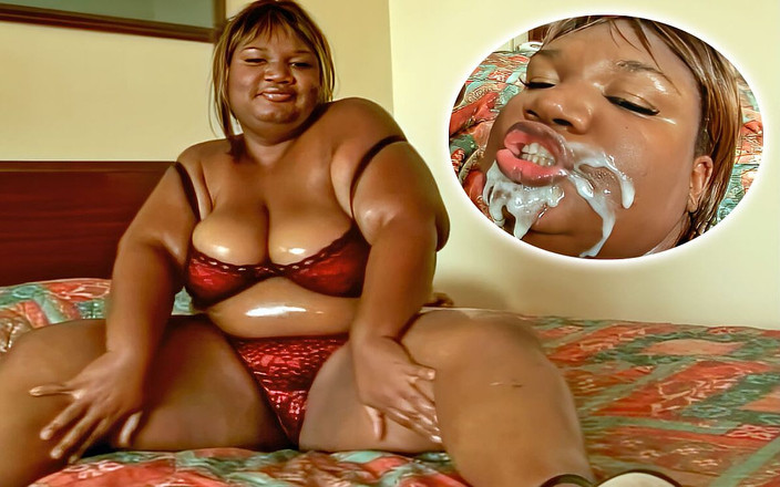 Ebony & Black: Tlustý černý amatér deepthroats a roztáhne půlky pro šukání