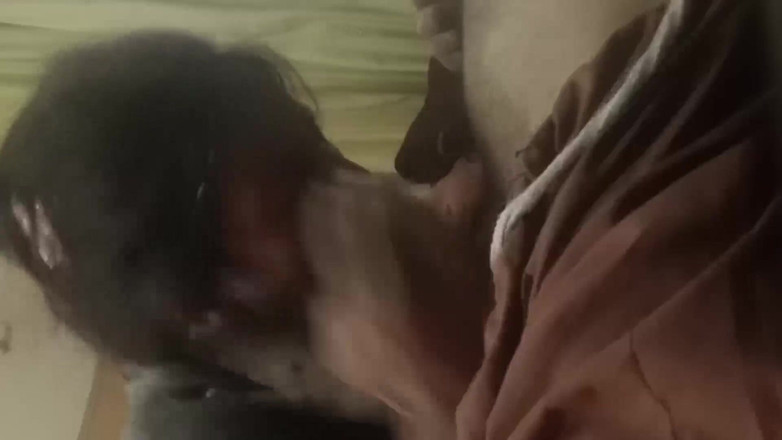 SHAKRATASNEEM: 如此热辣的美丽肛交在家里的床上继妹