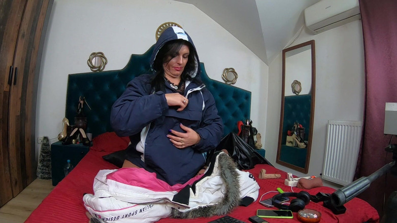 MilfyCalla: Francouzské svádění pod kazajkou - měkký fetiš, smyslný dotek a něžná...