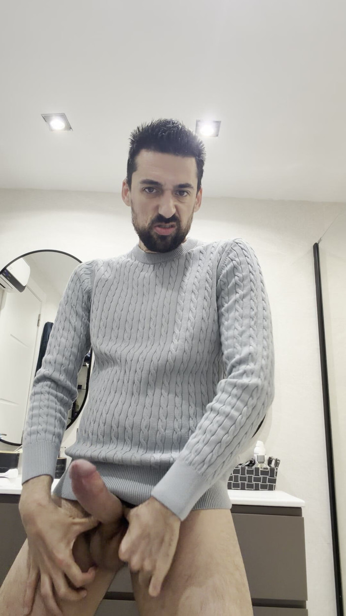 Liam Harding: Hot Mature Stepdaddy Jerking off and Showing Ass