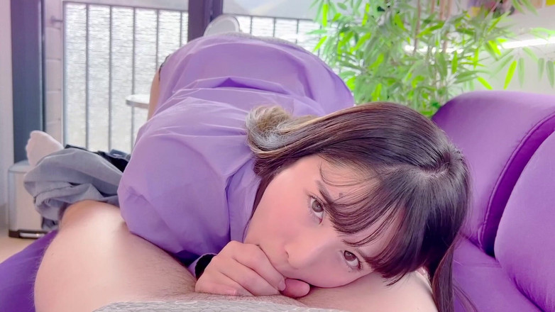 Obokozu: Hete Japanse vrouw geeft ontspannende pijpbeurt