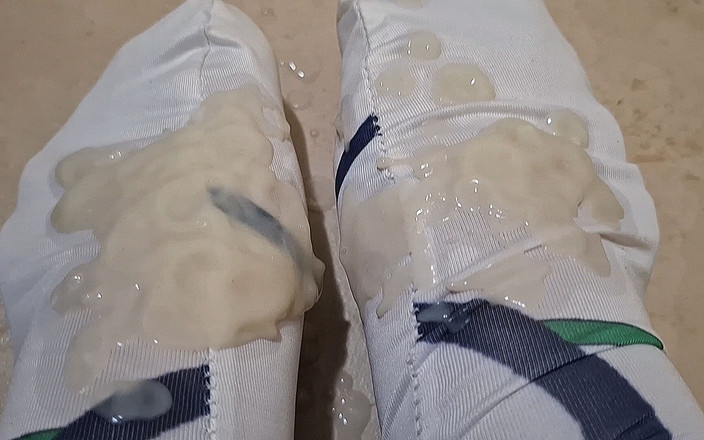 fermerino: Längerer Cut Von Femboy-footjob Mit Schmutzigen Füßen Im Cosplay Bis...