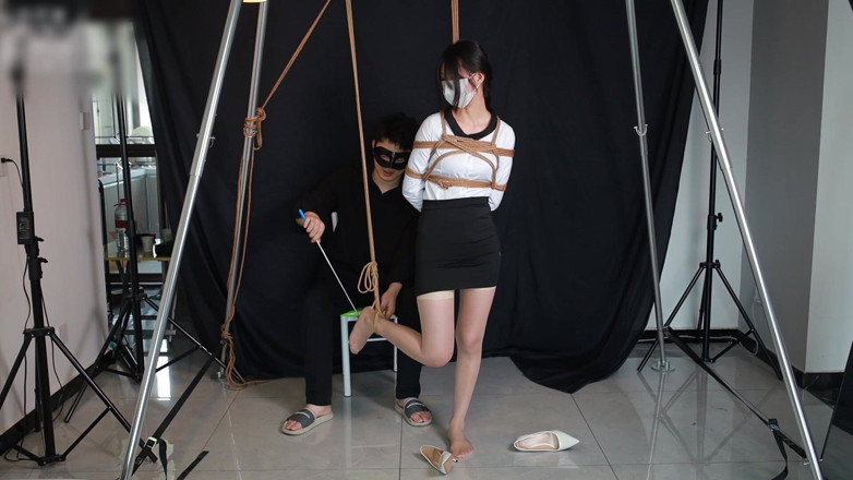 Asian bondage: الموظفة المُقيدة، لعبة ربط الحبال