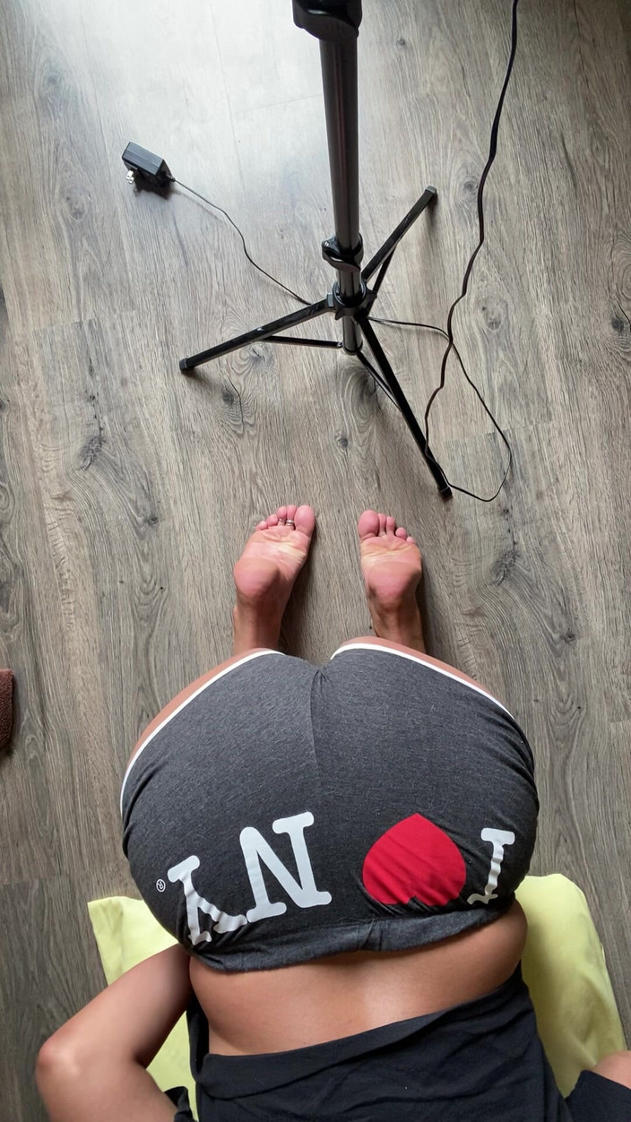 Tan feets: Tanfeets ondersteboven zolen en tieten plagen witte tenen