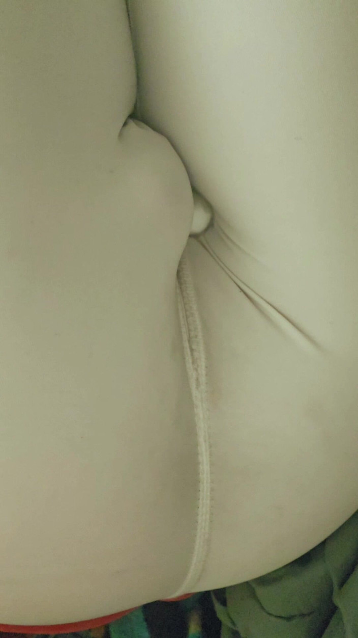 Michael Moore: Stříkání přes bílé legíny Nike pomocí vibrátoru kulka