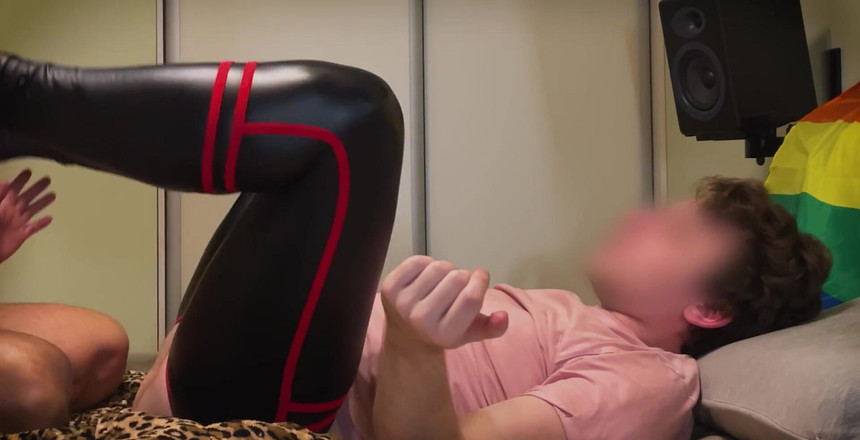 GayDuplo: Aaaaand，切！非常努力地培育我的男友，并把我的鸡巴喂给他。真的操了他的灵魂在这一个。此外，投资一个