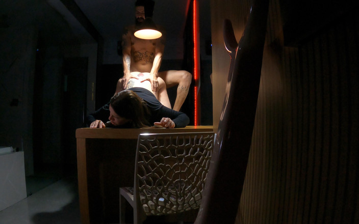 Barbanegraz VR Trans: Neuken op tafel... Bonus VR