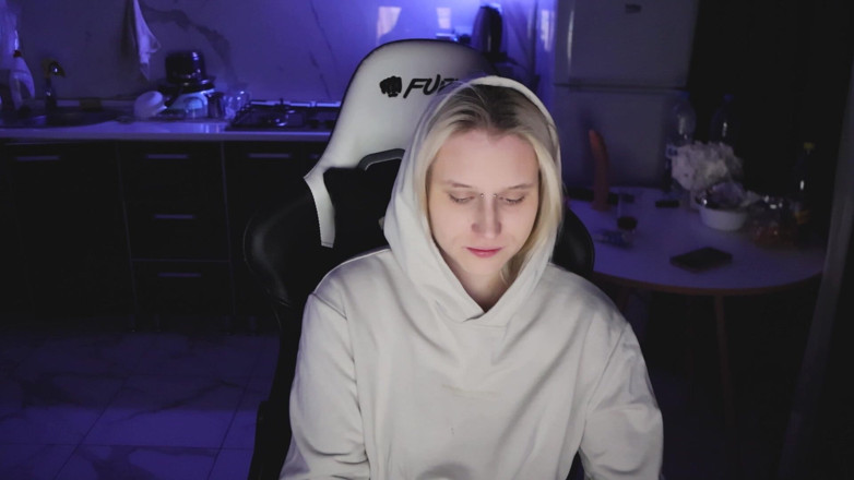 MertyXXX: Я Потеряла Мою Пепельницу Дома