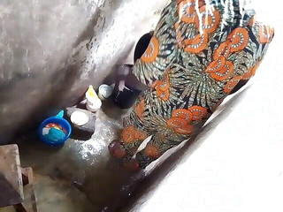 Pornsexlive: Người đàn ông Trẻ Ấn Độ đụ mẹ kế trong phòng tắm