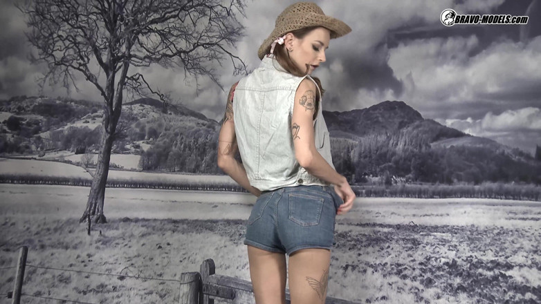 Bravo Models Media: 427 - Adelle Unicorn