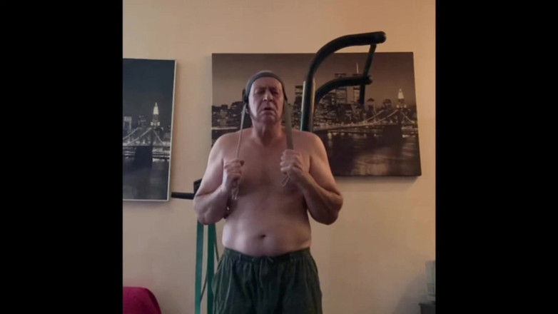 Alex Art: Người đàn ông mạnh mẽ thủ dâm sau khi tập luyện