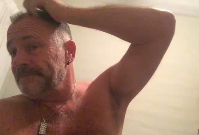 Daddybearvlc: Live-wichsen für meine Fans. Schau zu, wie ich meine ladung...