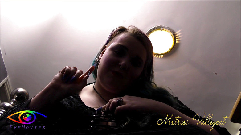 Mxtress Valleycat: 巨大なイヤリグに檻に入れられた