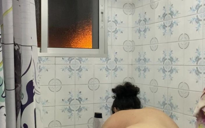 Ctanguarra: Ctanguarra s’amuse avant la douche