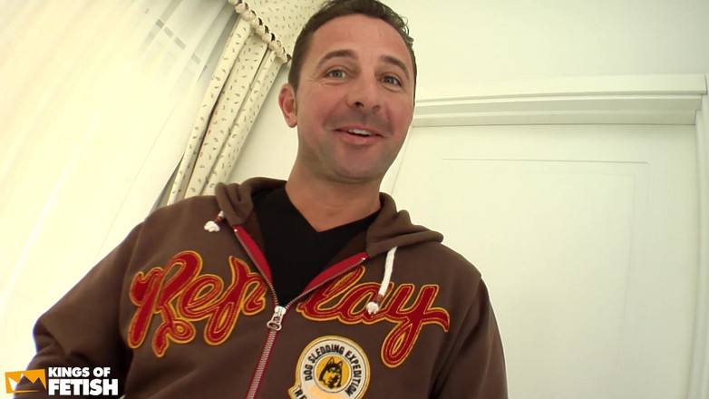 Lesbian porn for you: बड़े स्तनों वाली बेब अपनी प्रेमिका में गहरी मुट्ठी घुसाने से पहले खिलौनों से अपनी चूत चोदते हुए फुहार छोड़ती है