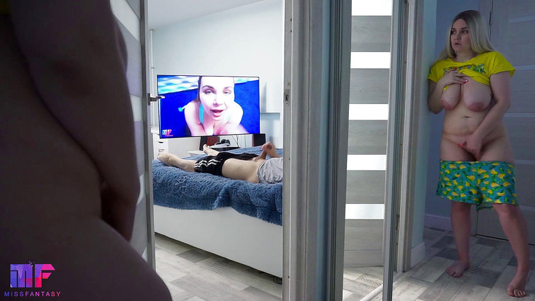 Miss Fantasy: Üvey kız üvey babasını izliyor, bölüm 2