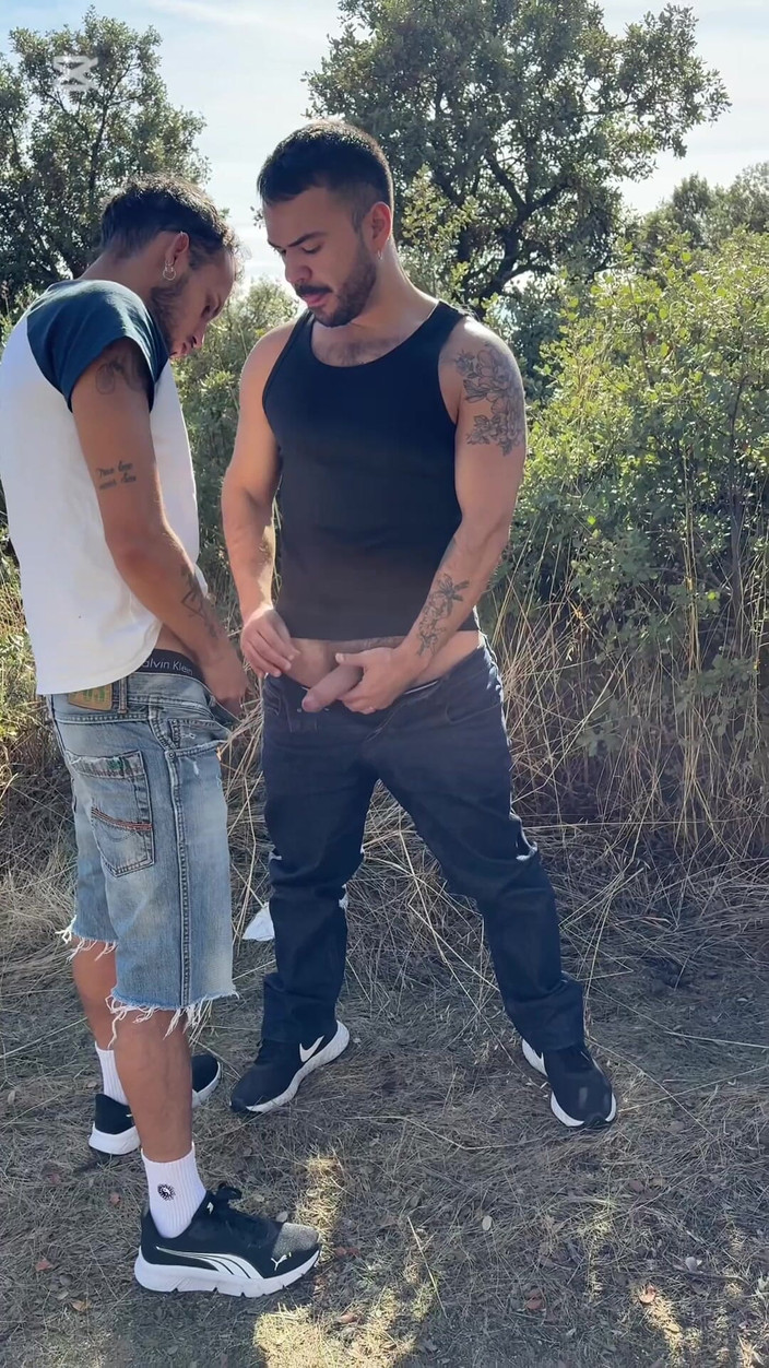 Mr. Pentacle: Urinam și am ajuns cu penisul lui în gură